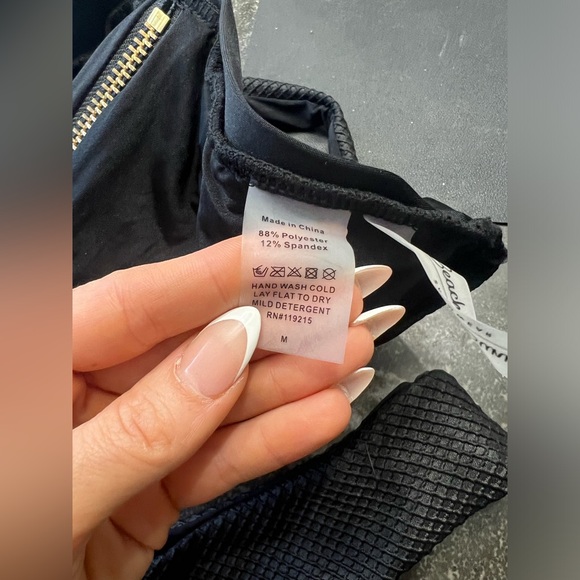 Beach Bunny black bikini - Picture 12 of 13